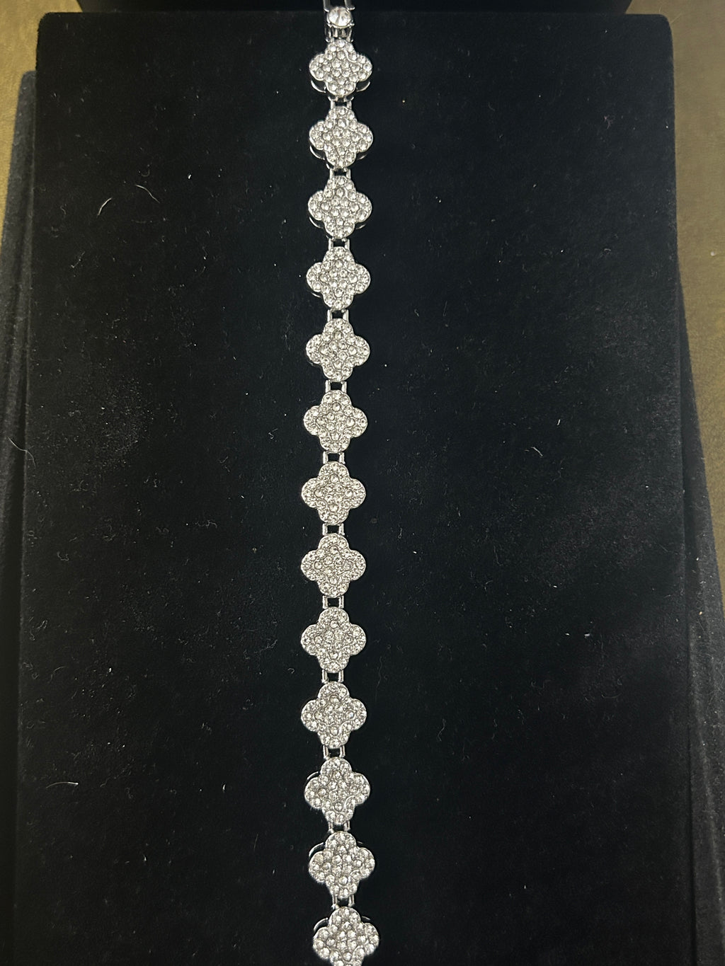 14K White Gold 8in VVS CZ Clovers