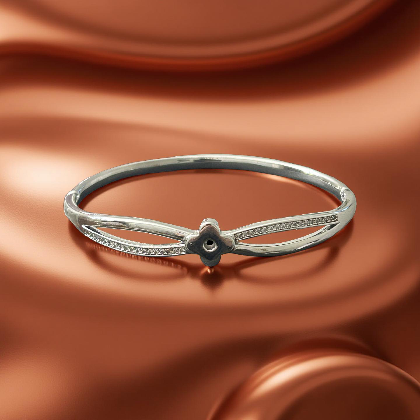14k White Gold VVS CZ 7in Clover Bangle