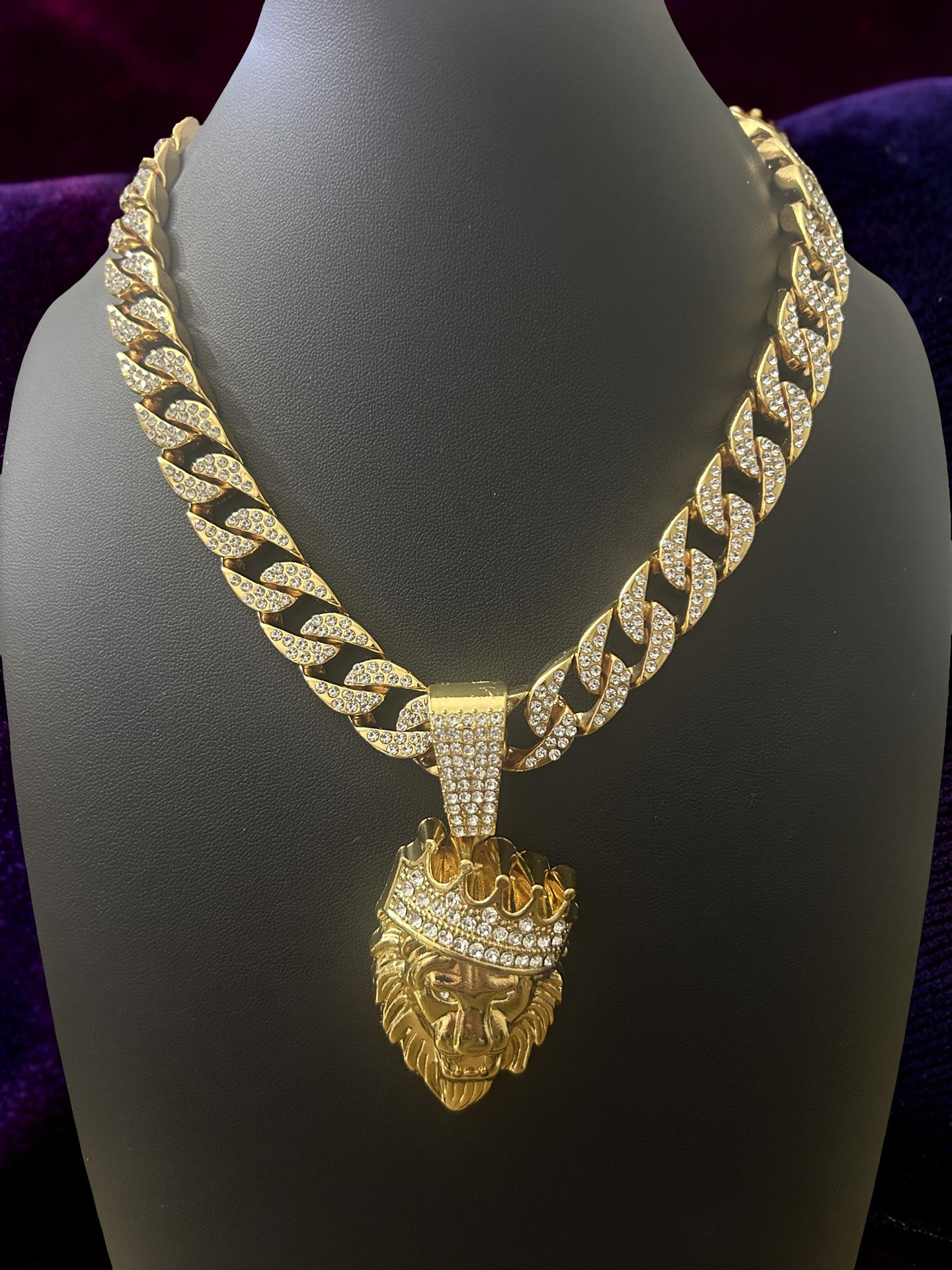 18” 13.5mm Iced Cuban Chain with Lion Head Pendant – Gold Plated Stainless Steel | VVS CZ