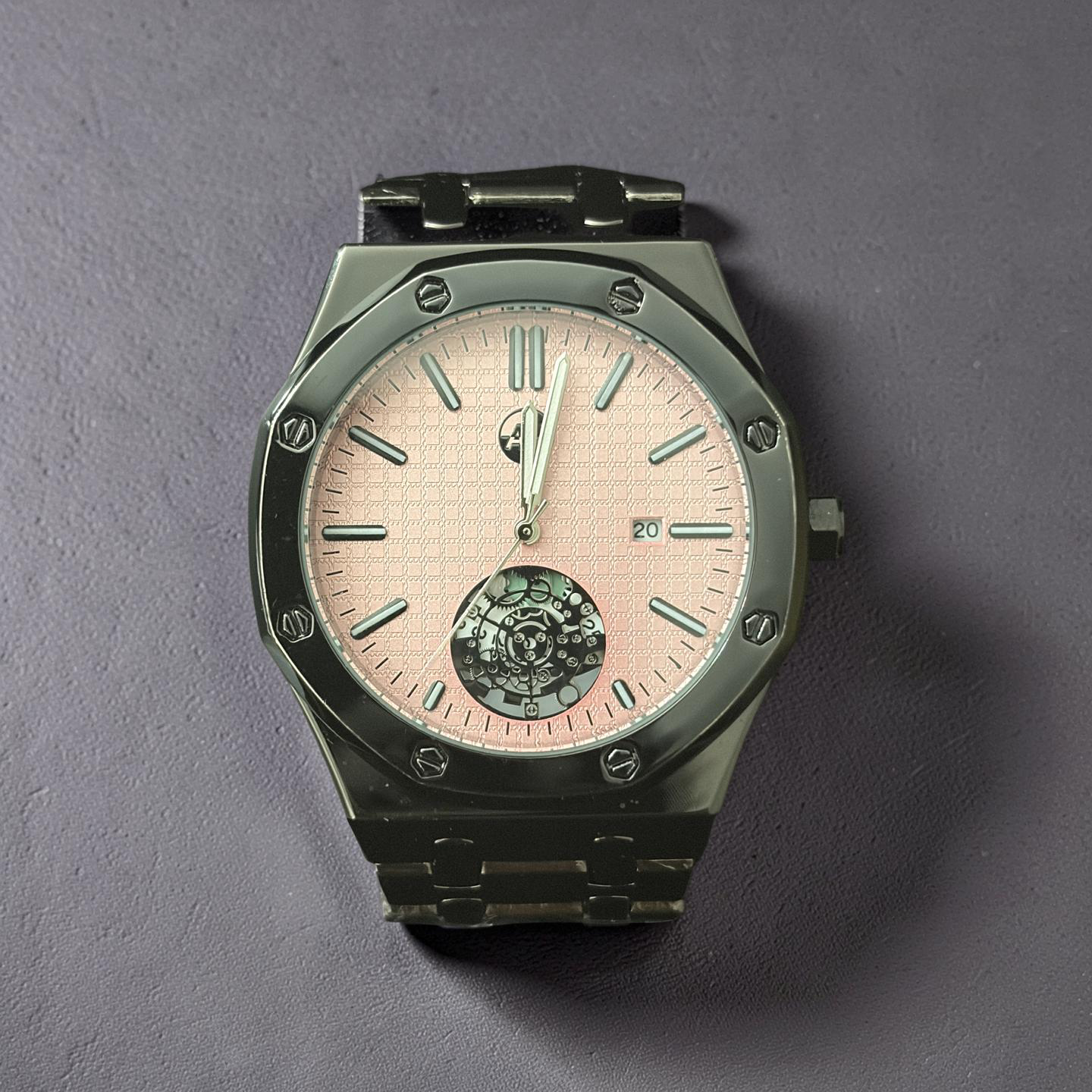🖤🌸 43MM Black Stainless Steel Pink Dial AP Style Watch
Bold contrast. Luxury energy. Unmatched presence.