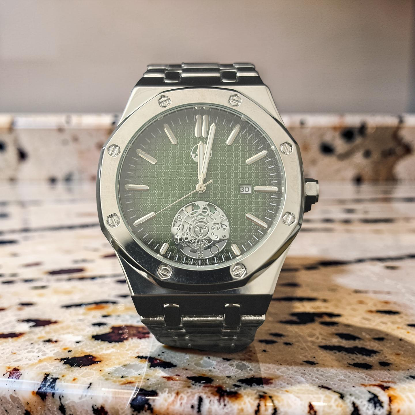 💚 43MM Stainless Steel Green Dial AP Style Watch
Clean luxury. Bold presence. Timeless drip.