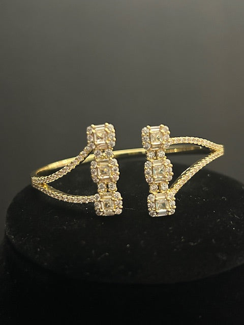 B19 - 14k Gold Bangle 7 inch