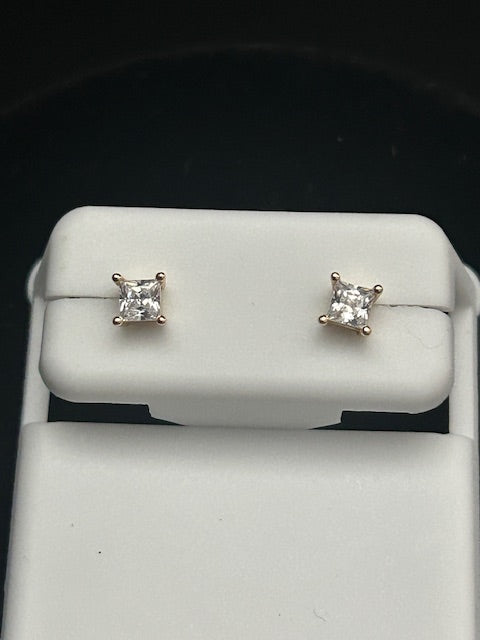 E15 - 14k Small Square Studs