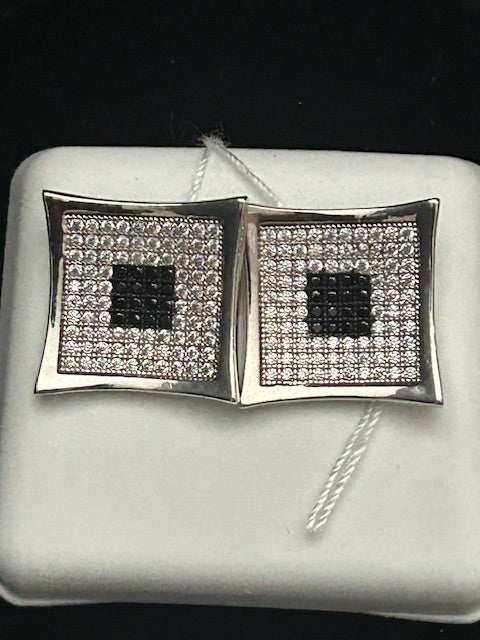 E33 - 14K Square Studs