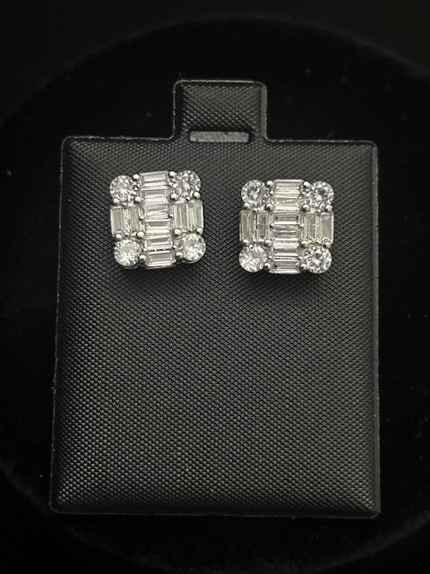 E35 - 14k Large Cube Studs