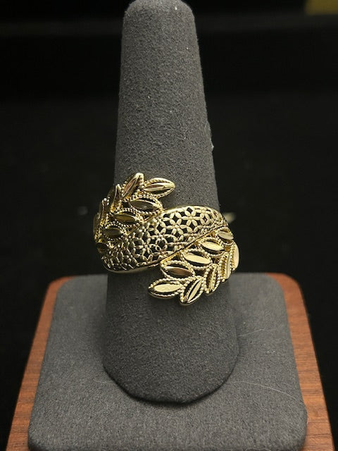 R11 - 14k Women's Ring Size 10