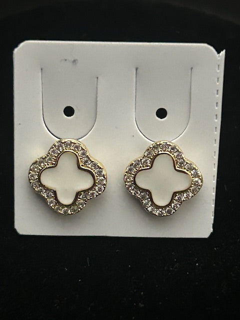 E21 -14k White Clover Studs